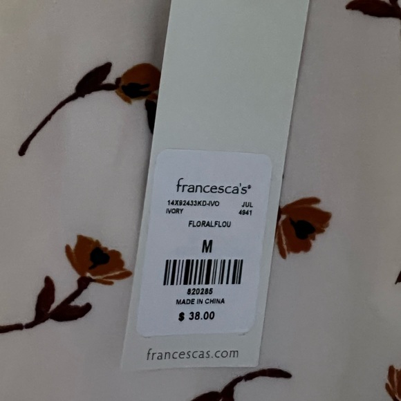 NEW Francesca’s Floral Skirt - Picture 2 of 2